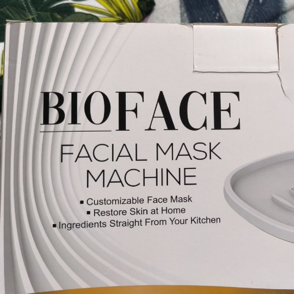Facial Mask Machine - White